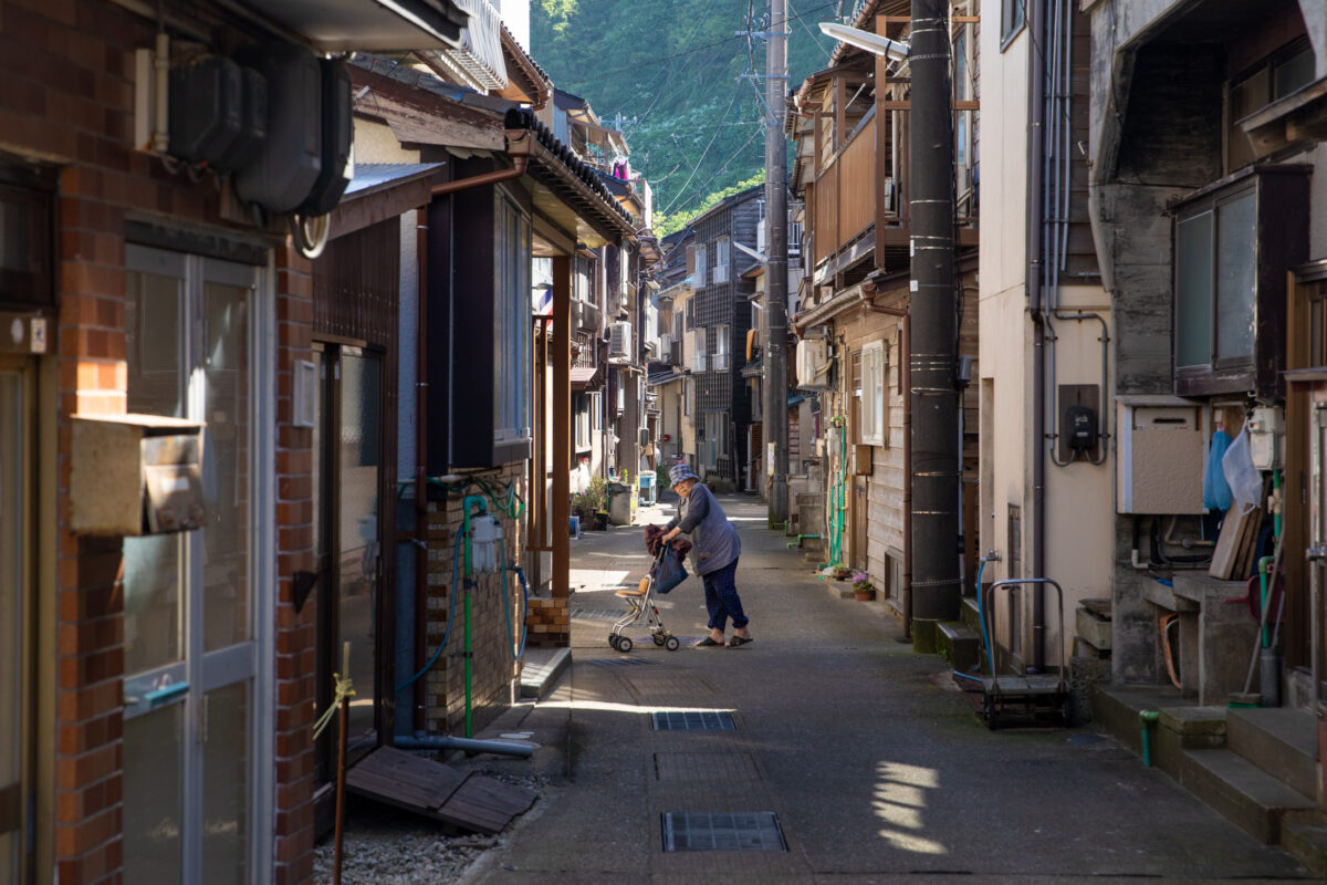 Tsutsuishi Village