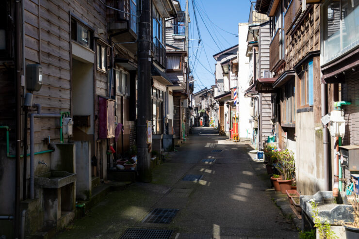 Historic Japanese village Tsutsuishi charms with quaint streets.