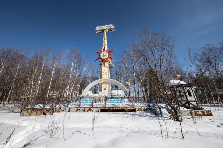 Discover the magical charm of Gluck Kingdoms Enchanted Winter Wonderland ride.