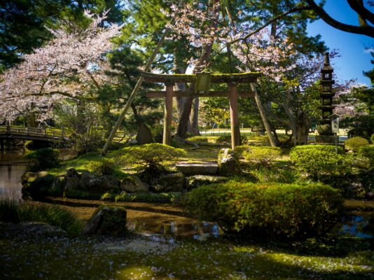 Kenrokuen Garden: Tranquil Japanese Landscape Oasis