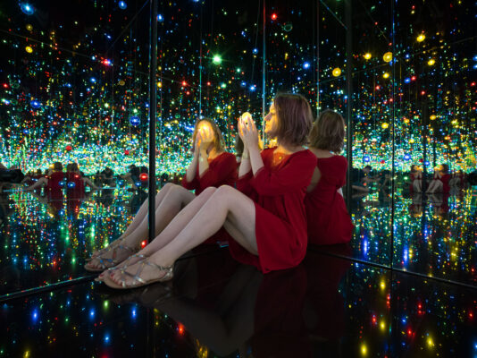 Yayoi Kusamas vibrant light exhibition captivates visitors.
